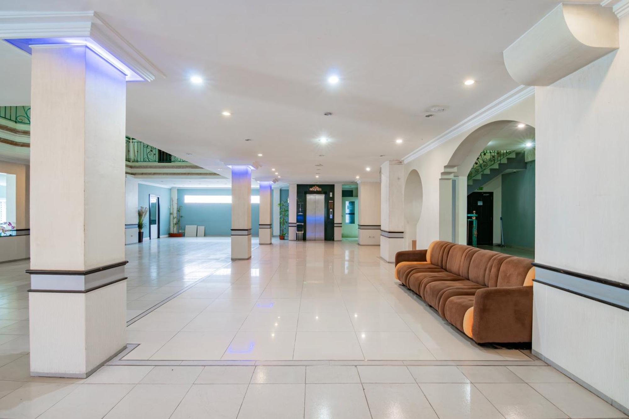Dancenter Senapelan Near Rsud Petala Bumi Formerly De Town Apartemen